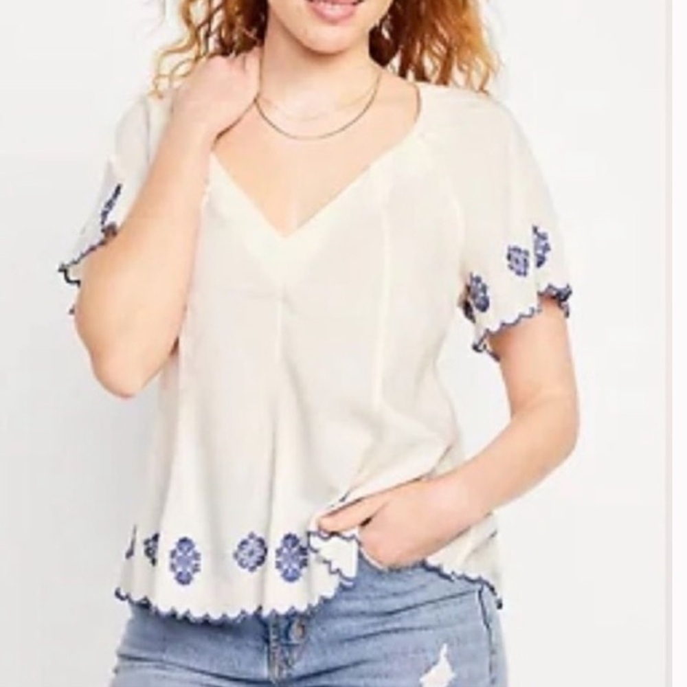 Old Navy V-neck embroidered blouse blue floral accent Creme De La Creme size XL